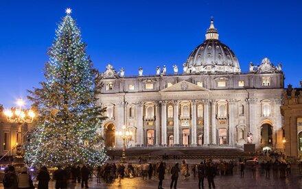 4 شهر ایتالیا که در زمستان می درخشند ، روز اپیفانی را در رم تجربه کنید