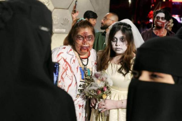 متفاوت ترین تصاویر جشن هالووین در عربستان ، پوشش عجیب و غریب زنان و مردان ریاض را ببینید