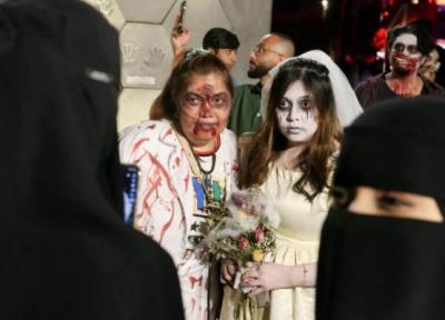 متفاوت ترین تصاویر جشن هالووین در عربستان ، پوشش عجیب و غریب زنان و مردان ریاض را ببینید