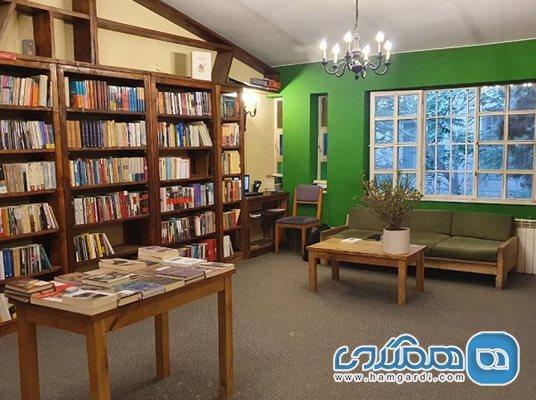 کافه اکتبر مهرشهر کرج: پاتوقی دنج برای عاشقان کتاب، قهوه و ایده های نو